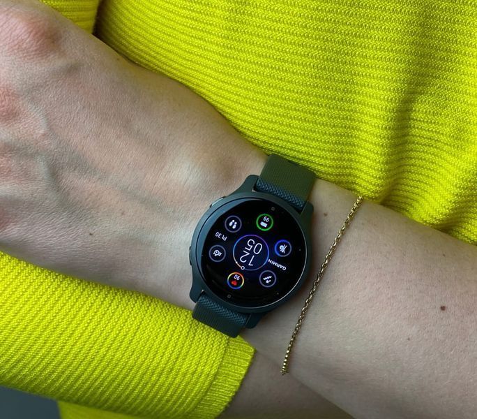 Смарт-годинник Garmin Venu 2S Slate Bezel with Graphite Case and Silicone Band (010-02429-10)  010-02429-10 фото
